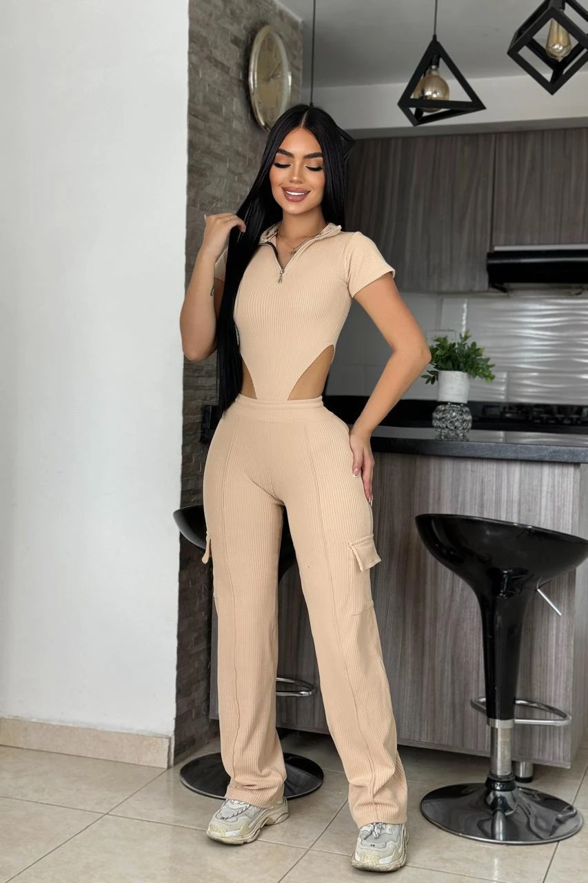 Conjunto blusa body y pantalón cargo  2