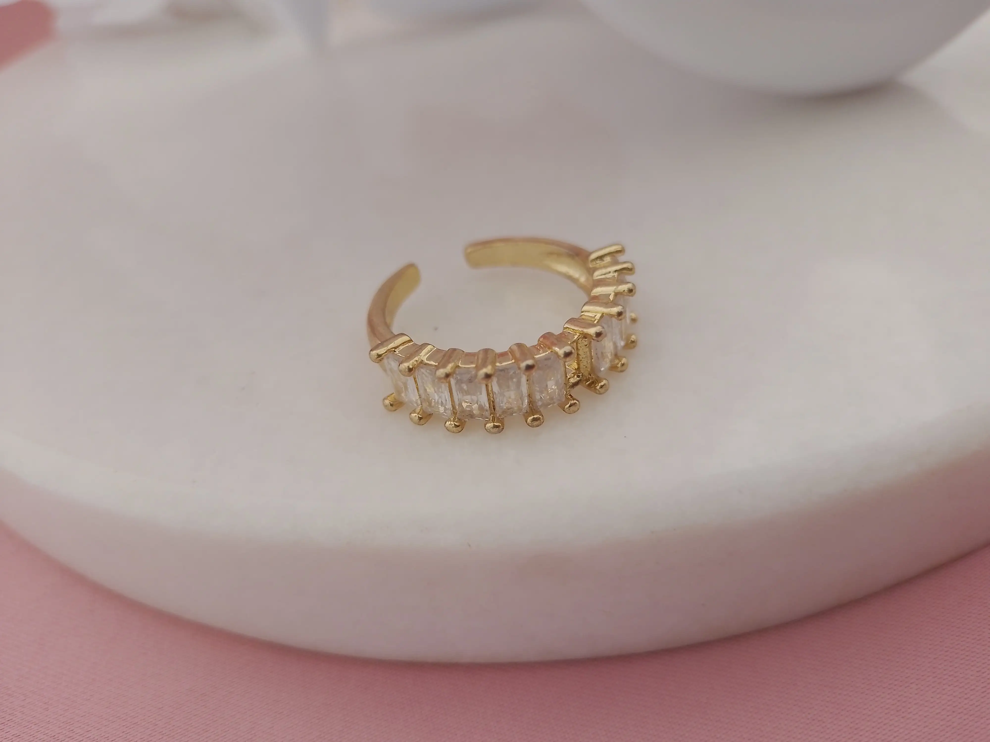 Anillo piedras blancas 
