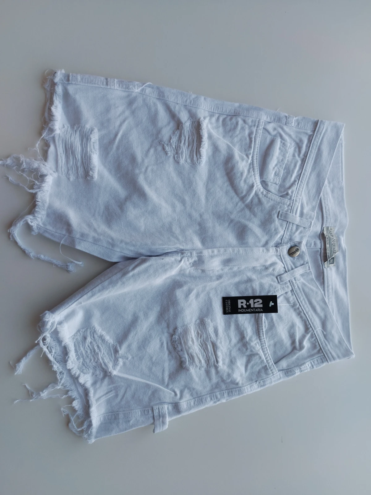 BERMUDAS CARPINTERO BLANCAS 2