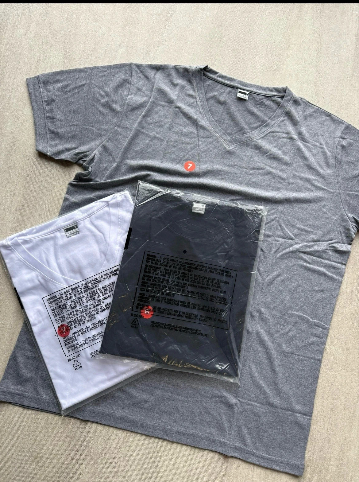 REMERAS V LISAS INCLUSIVAS