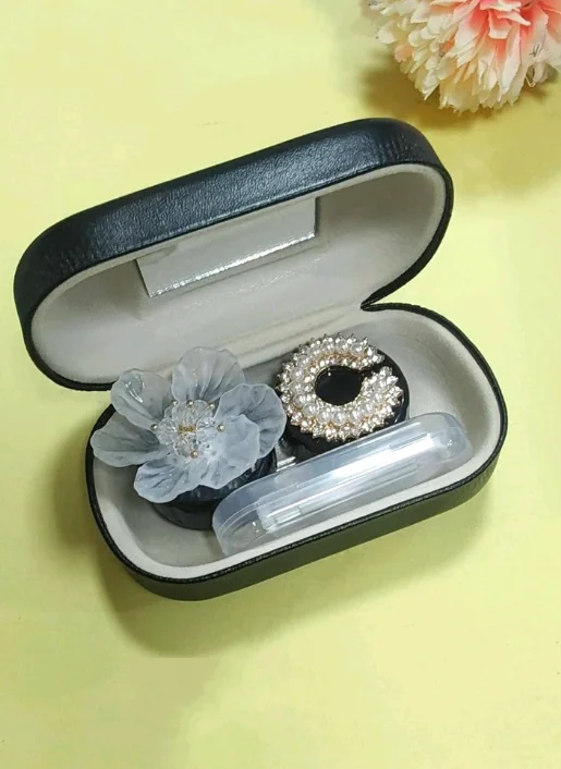 estuche para pupilentes flor/negro 4