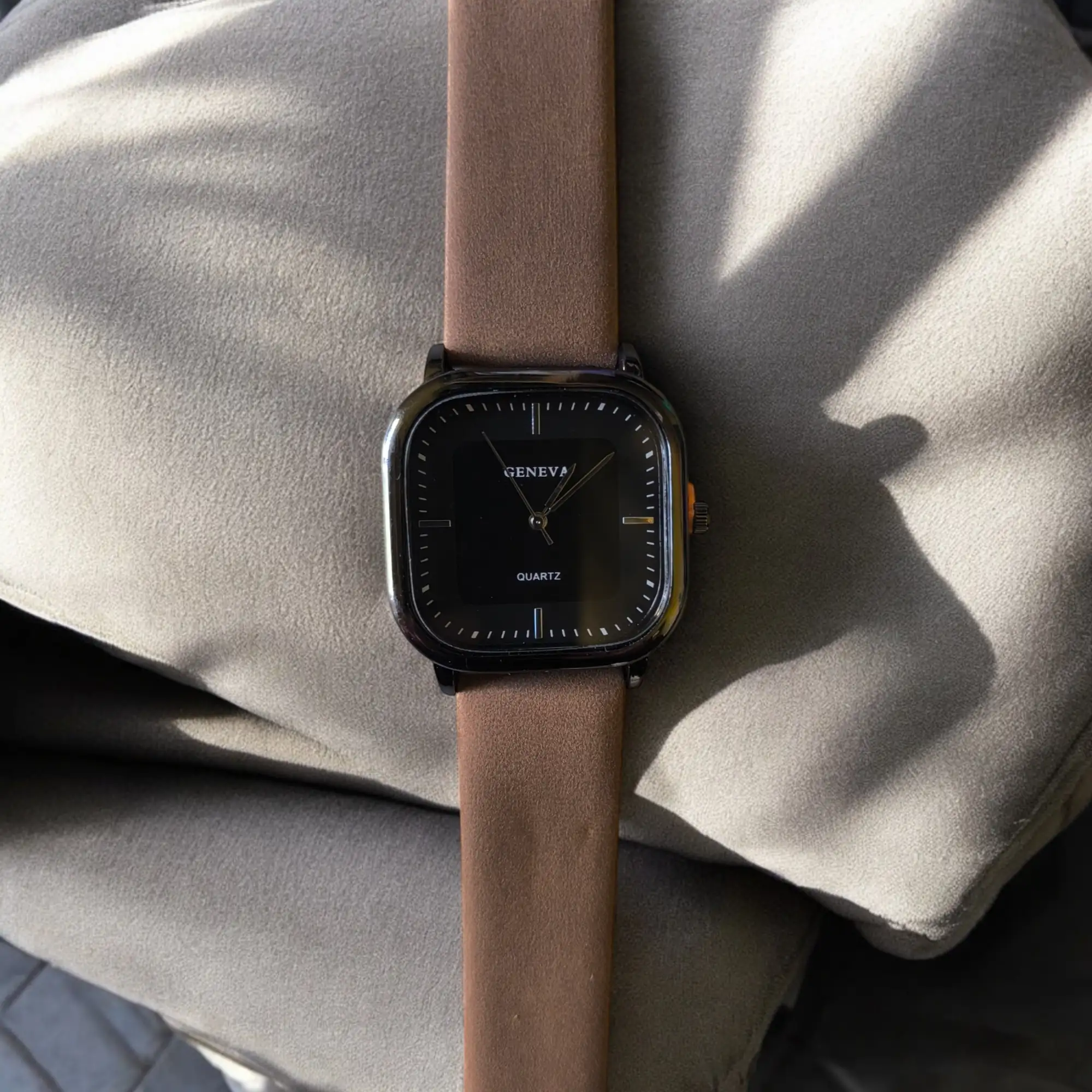 Reloj cuadrado café ll