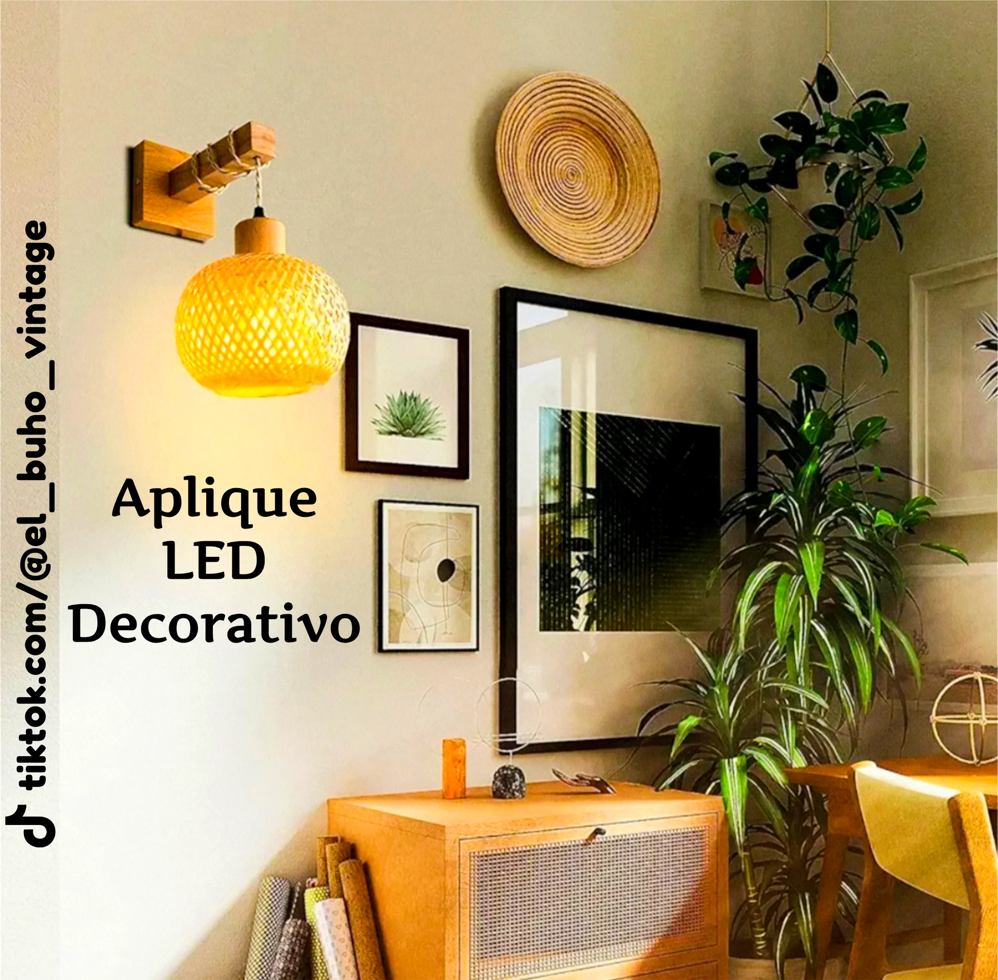 Elegancia Natural: Aplique de Pared en Ratán