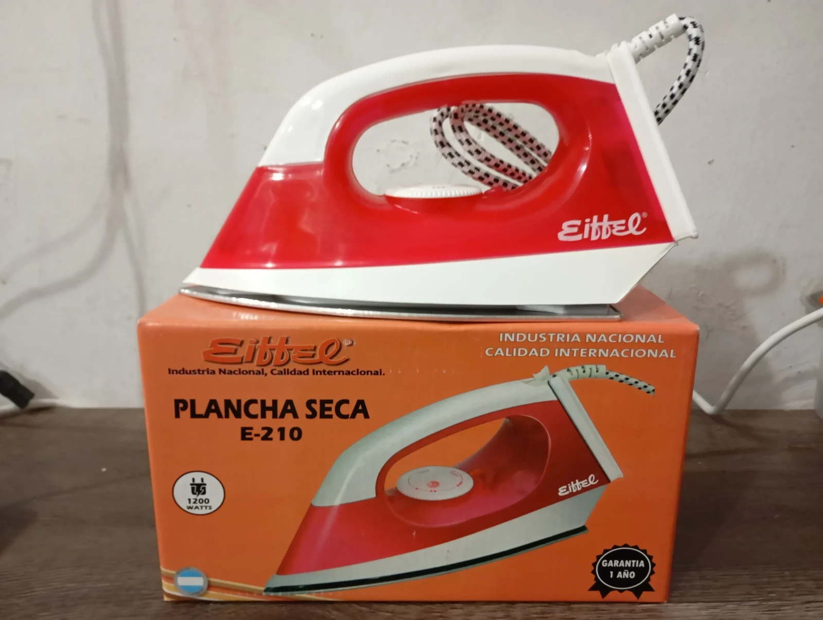 PLANCHA SECA EIFFEL C/ DETALLE ESTÉTICO 