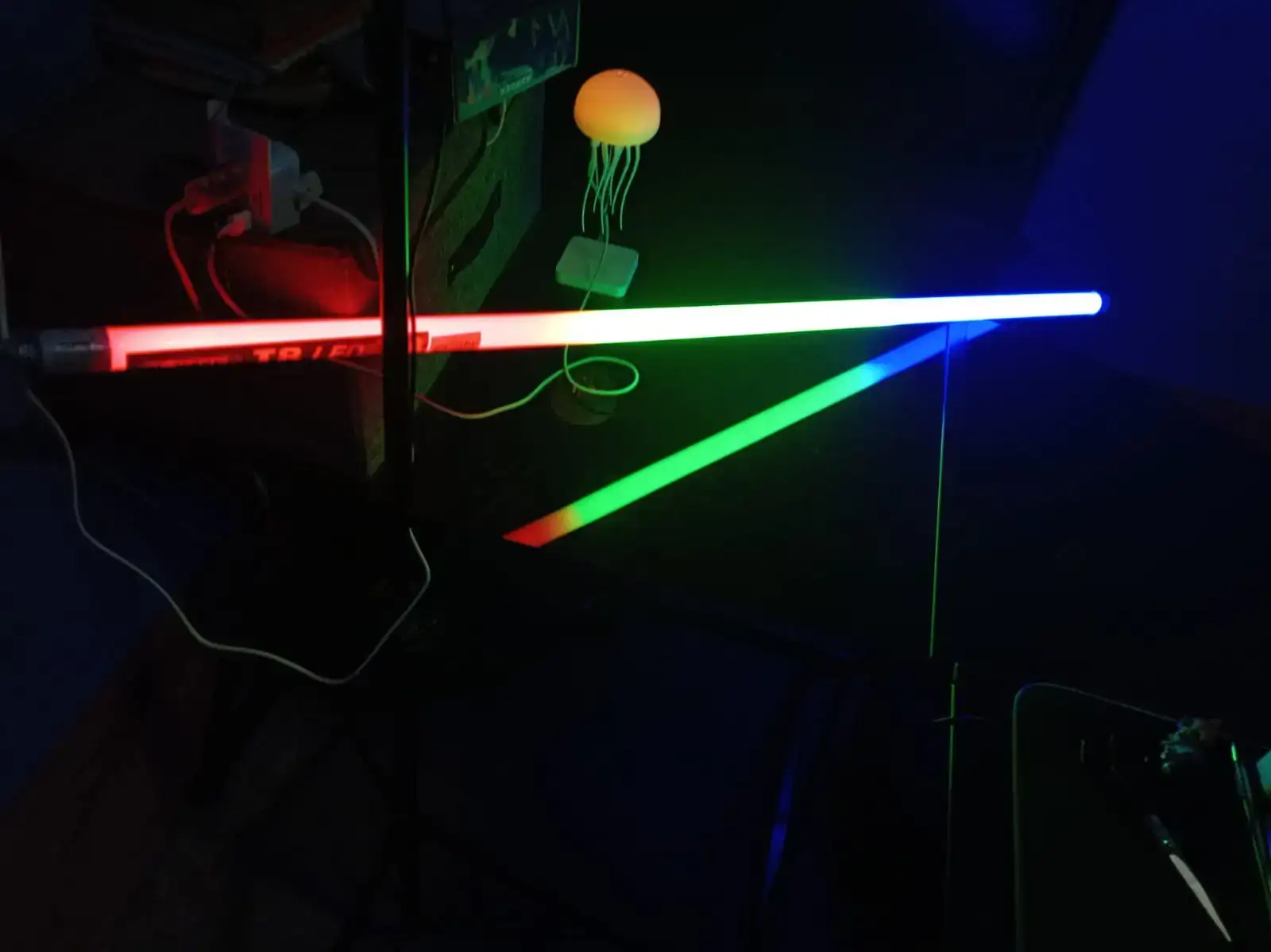 Barra con luz RGB 4