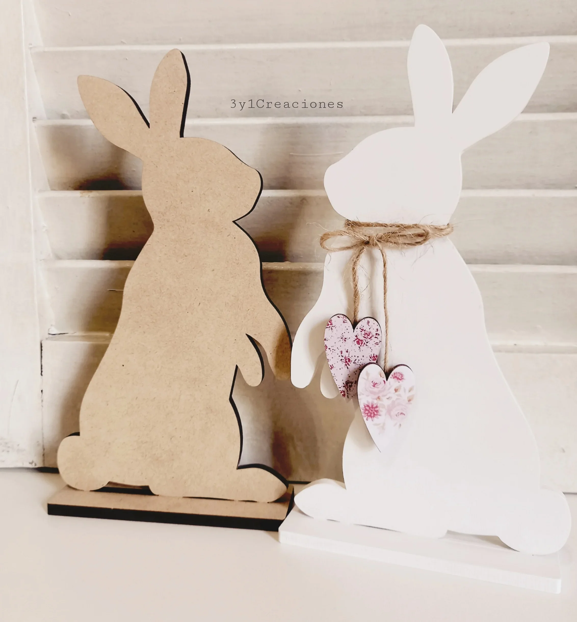 FIGURA CONEJO PARADO CON BASE 20 CM