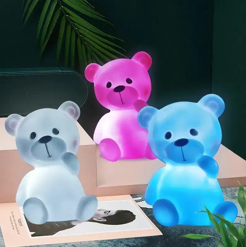 Lámpara pequeña de oso a