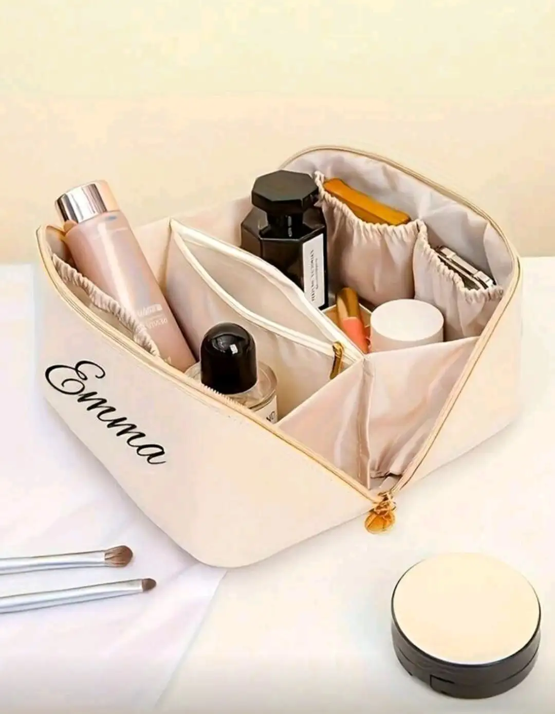 Bolsa de maquillaje personalizada con nombre - Organizador de cosméticos de gran capacidad para viajes, cierre con cremallera, material sintético duradero, bolsa de aseo unisex, blanco/negro - Regalo ideal para cumpleaños, Día de la Madre, San Valentín, graduación, aniversario, bolsa de maquillaje de gran capacidad, cremallera elegante, accesorios de metal dorado 3