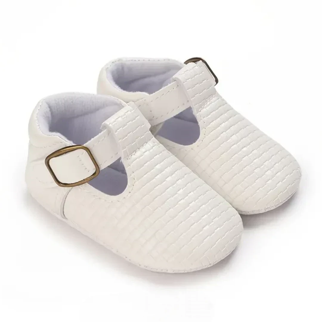 ZAPATITOS BLANCOS  2