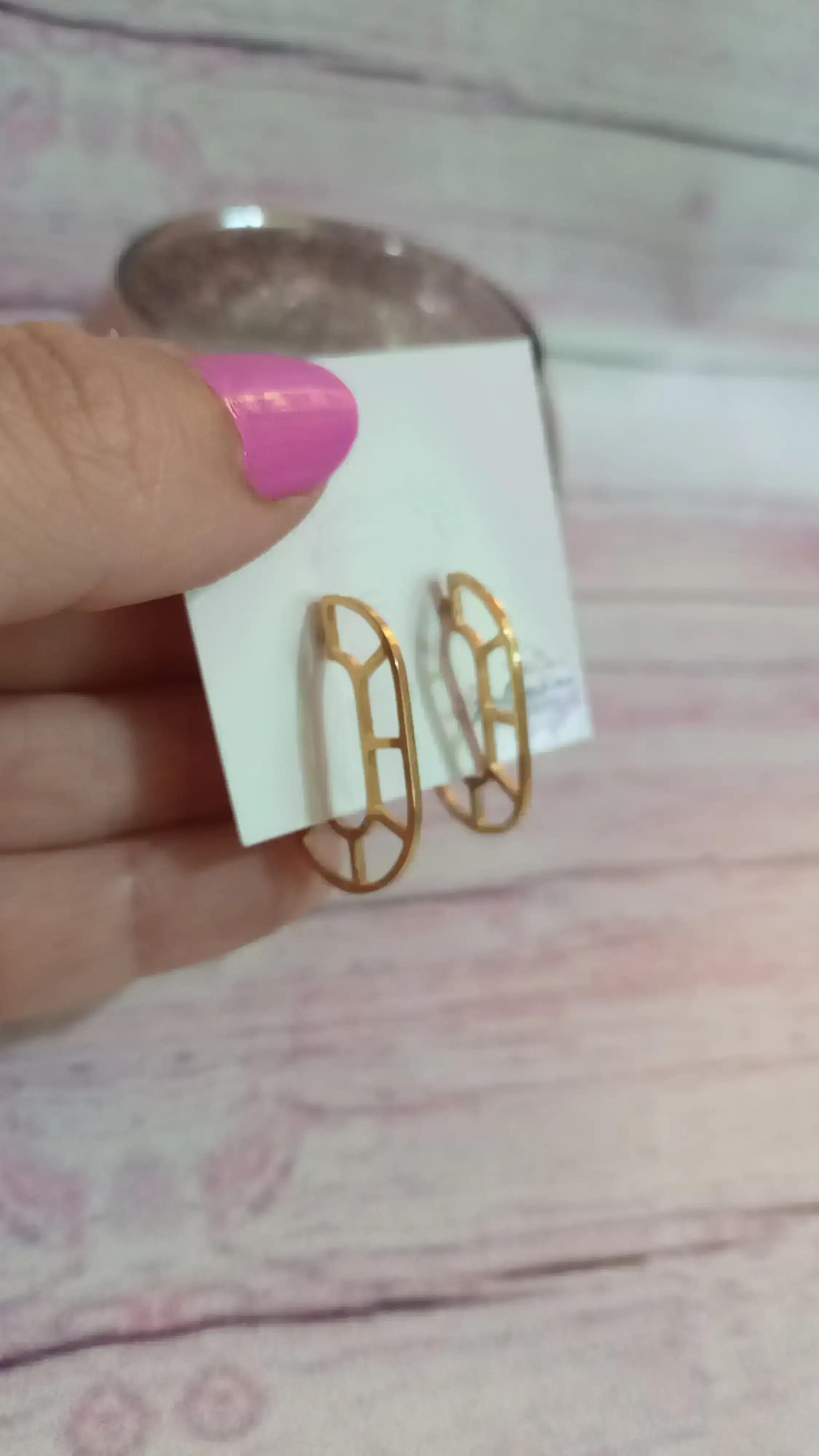 Aros pasantes finos,en acero dorado💖 2