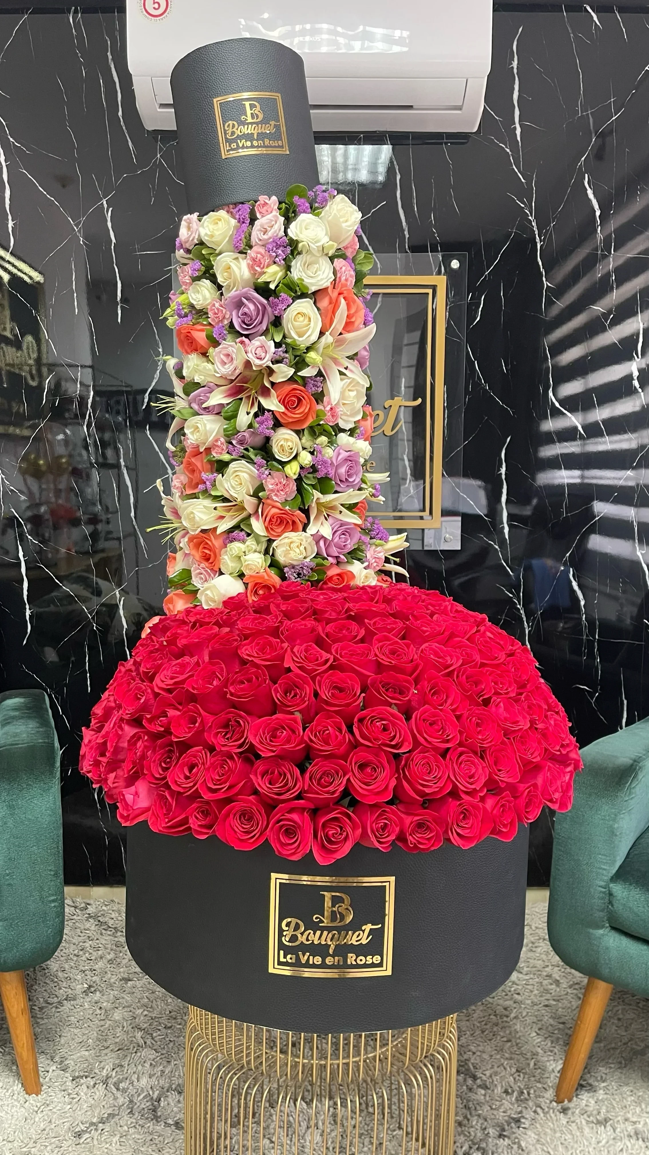 Maxi redodondo con rosas y cascada de flores  3
