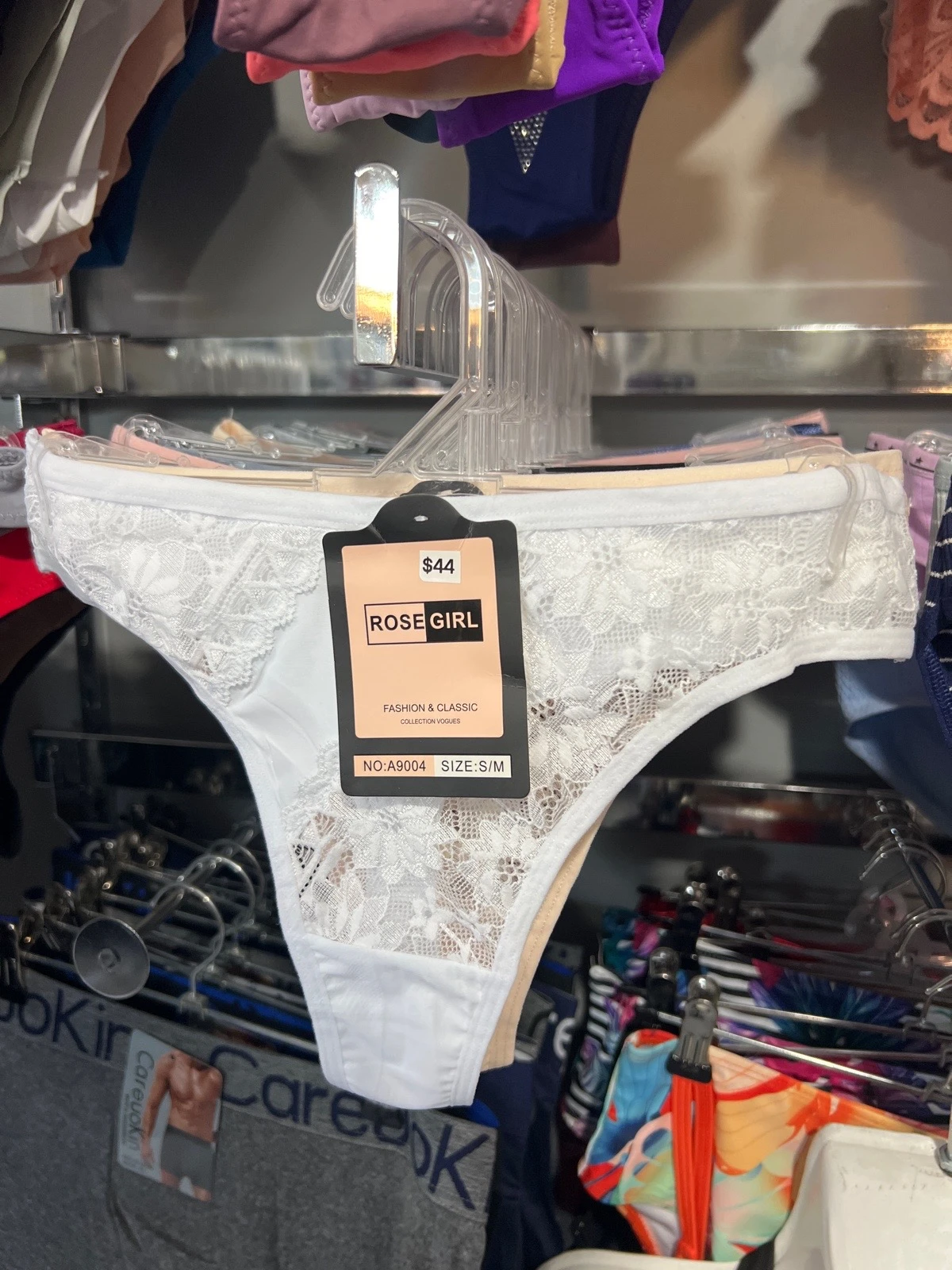 Tanga con tela de encaje 