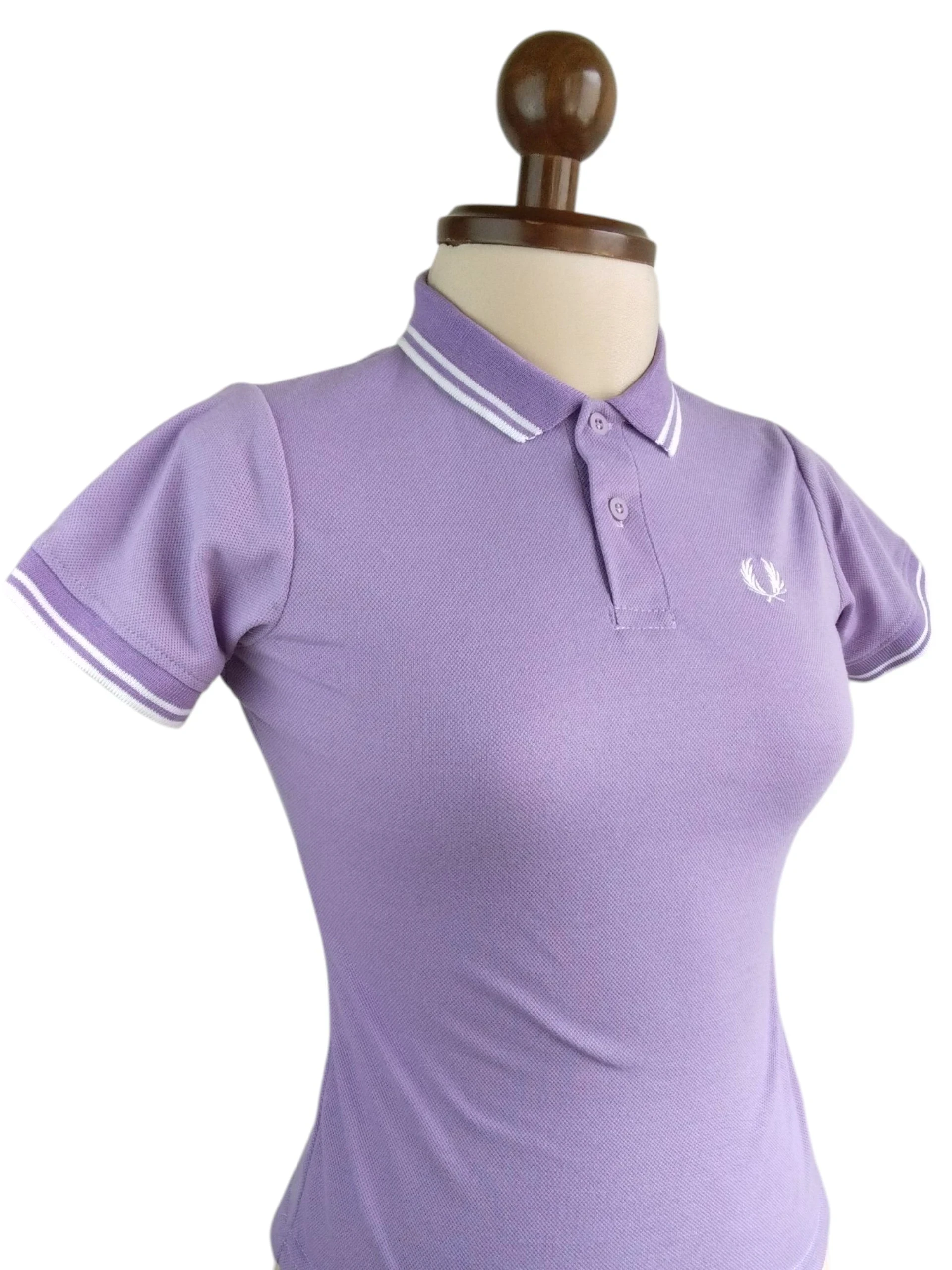 Camisa polo lila con blanco 
