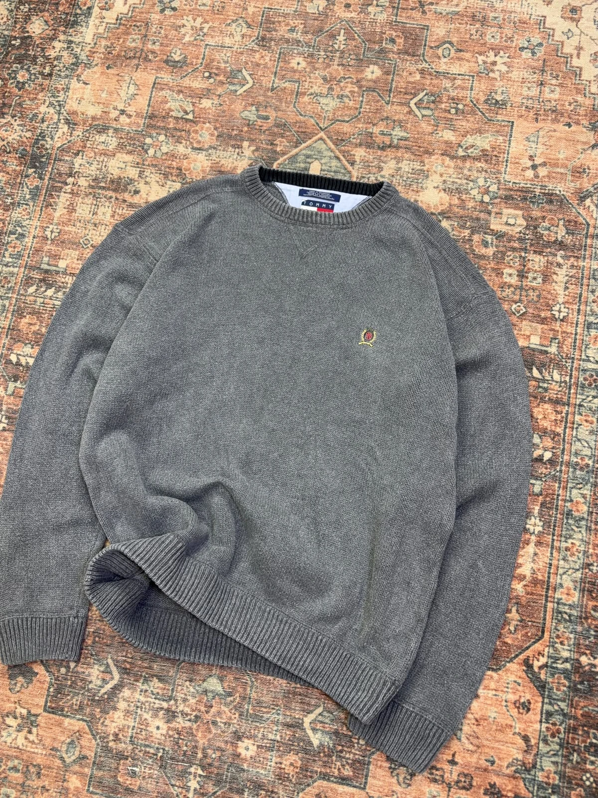VINTAGE TOMMY HILFIGER CREWNECK SWEATER 2