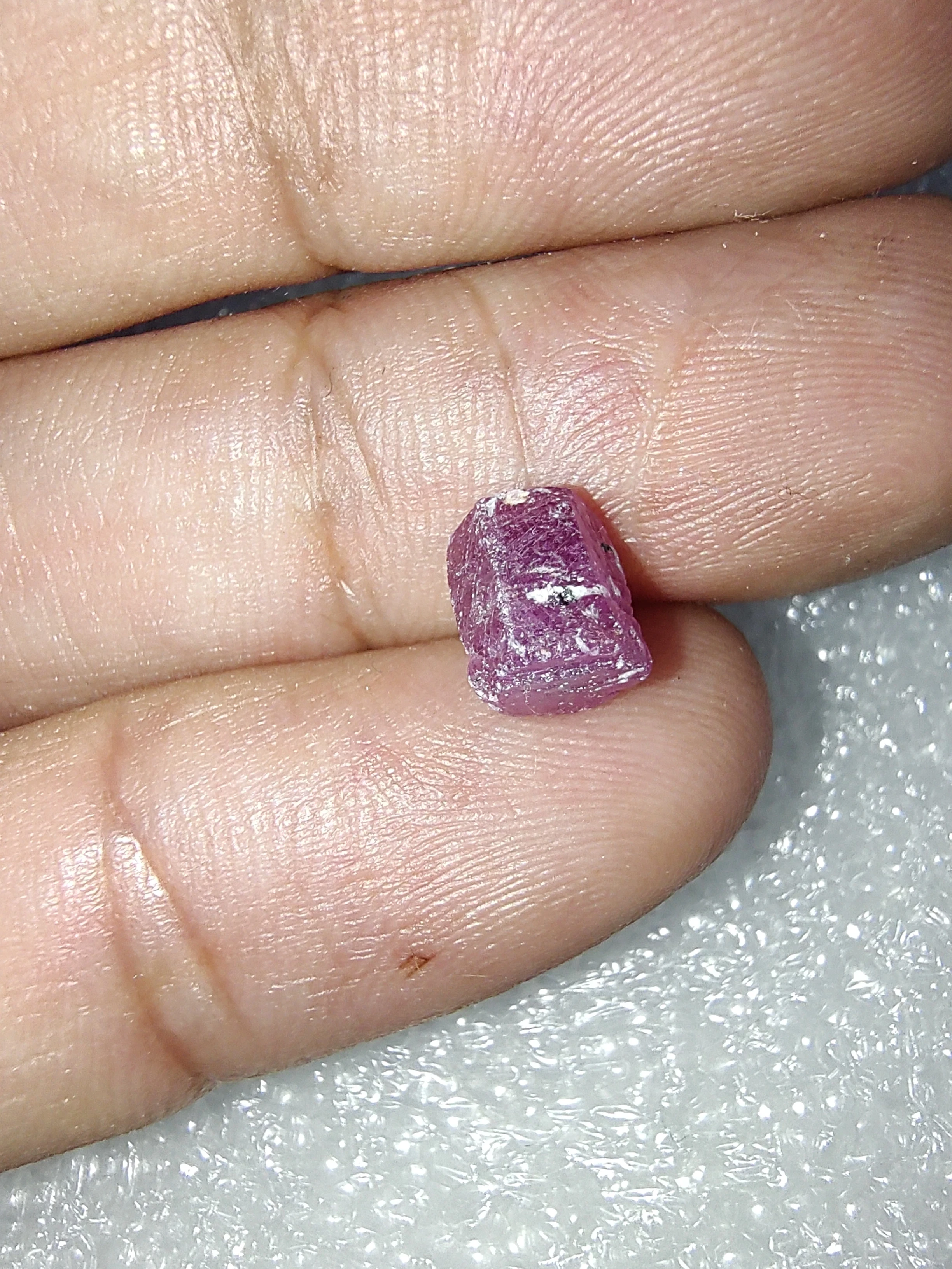 Rubi natural en bruto de 2.85 quilates 4