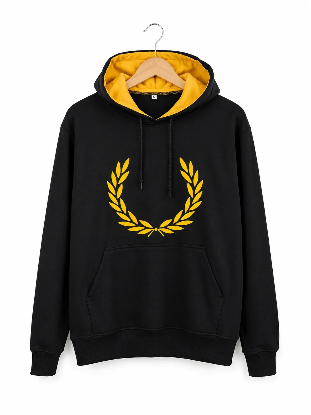 Hoddie negro con amarillo bordado 