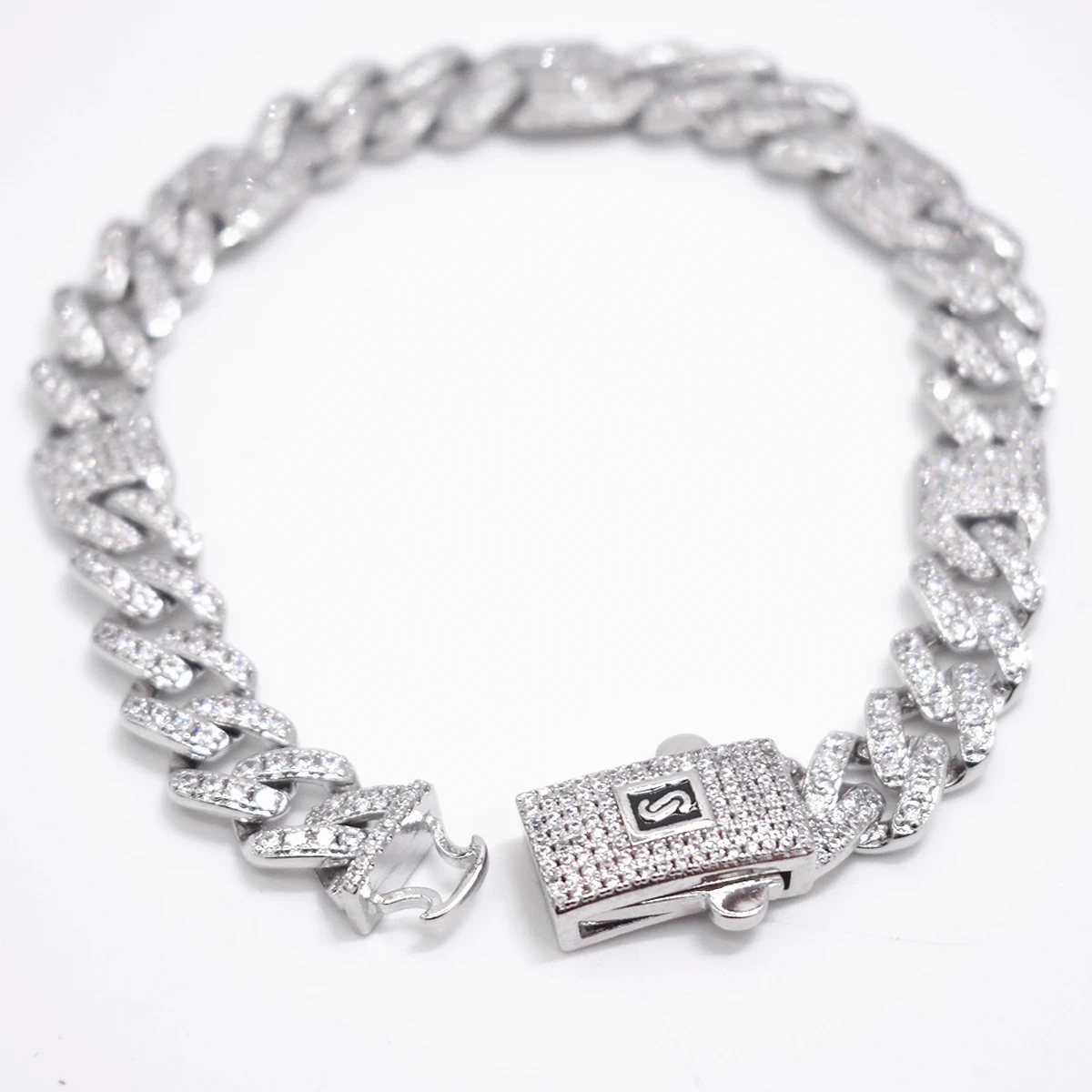 ESCLAVA EN ACERO CON DIAMANTES 2