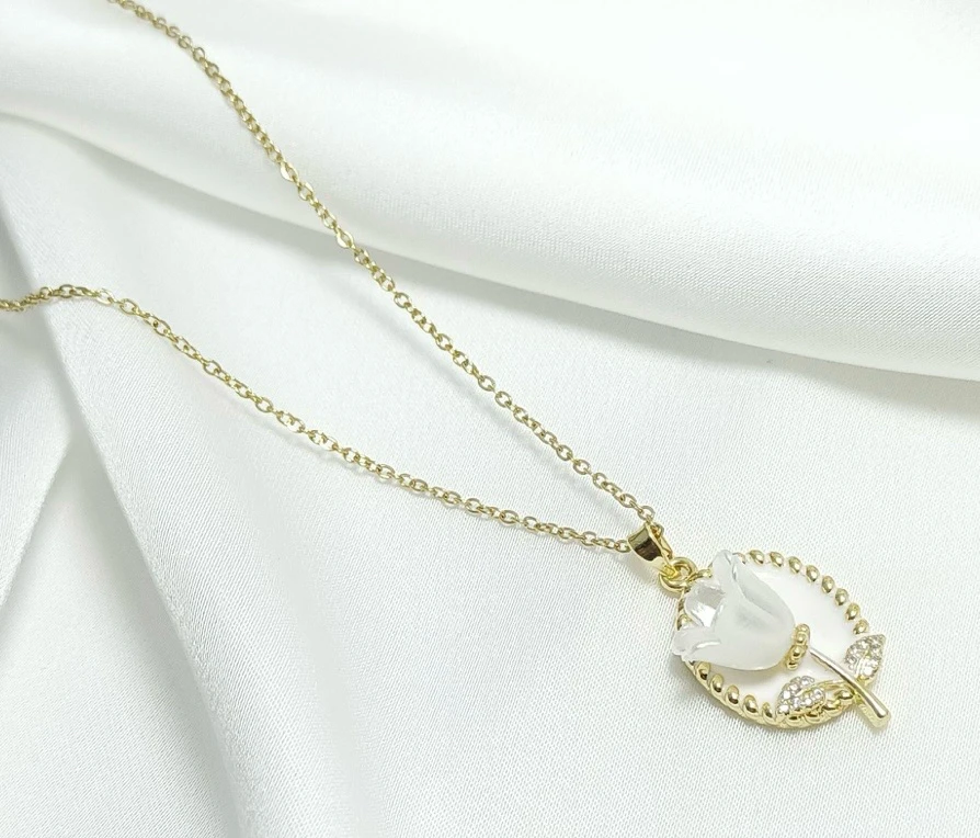 Collar "Flor Flotante"