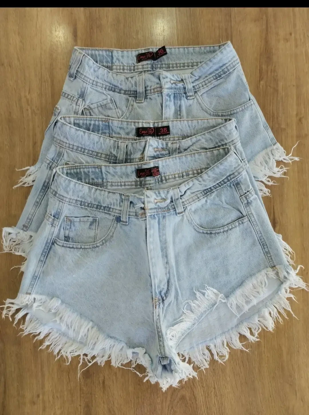 SHORT DE JEANS CON FLECOS