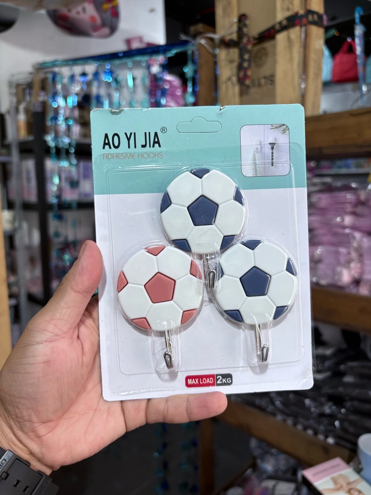  ⚽ Paquete de 12 Ganchos Adhesivos para Pared (Diseño Balón de Fútbol) ⚽ 3