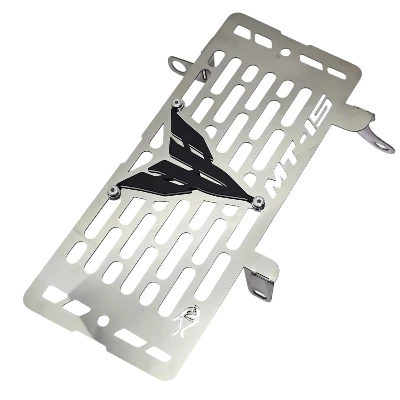MT 15 P. Radiador acero cromado logo 3d negro ML