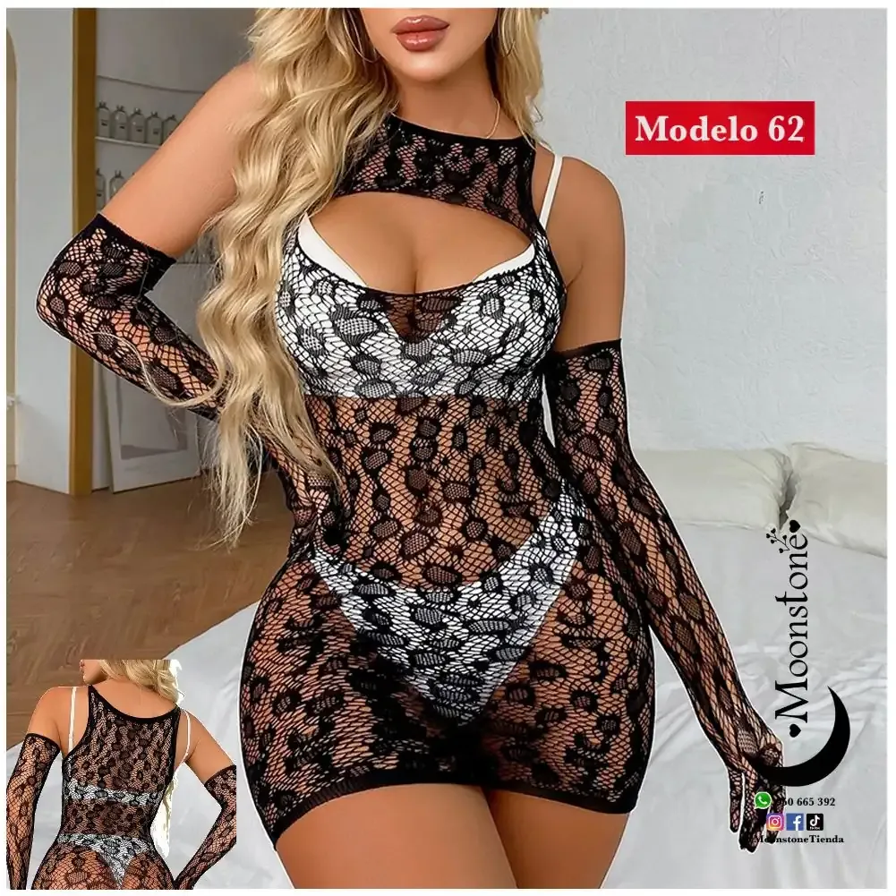 Modelo 62 vestido con guantes negro malla 