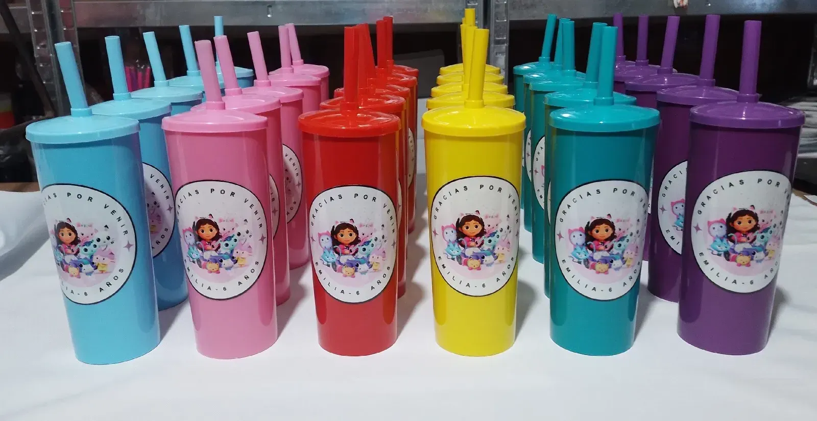 Vasos con tapa y sorbito pack por 20 unidades 