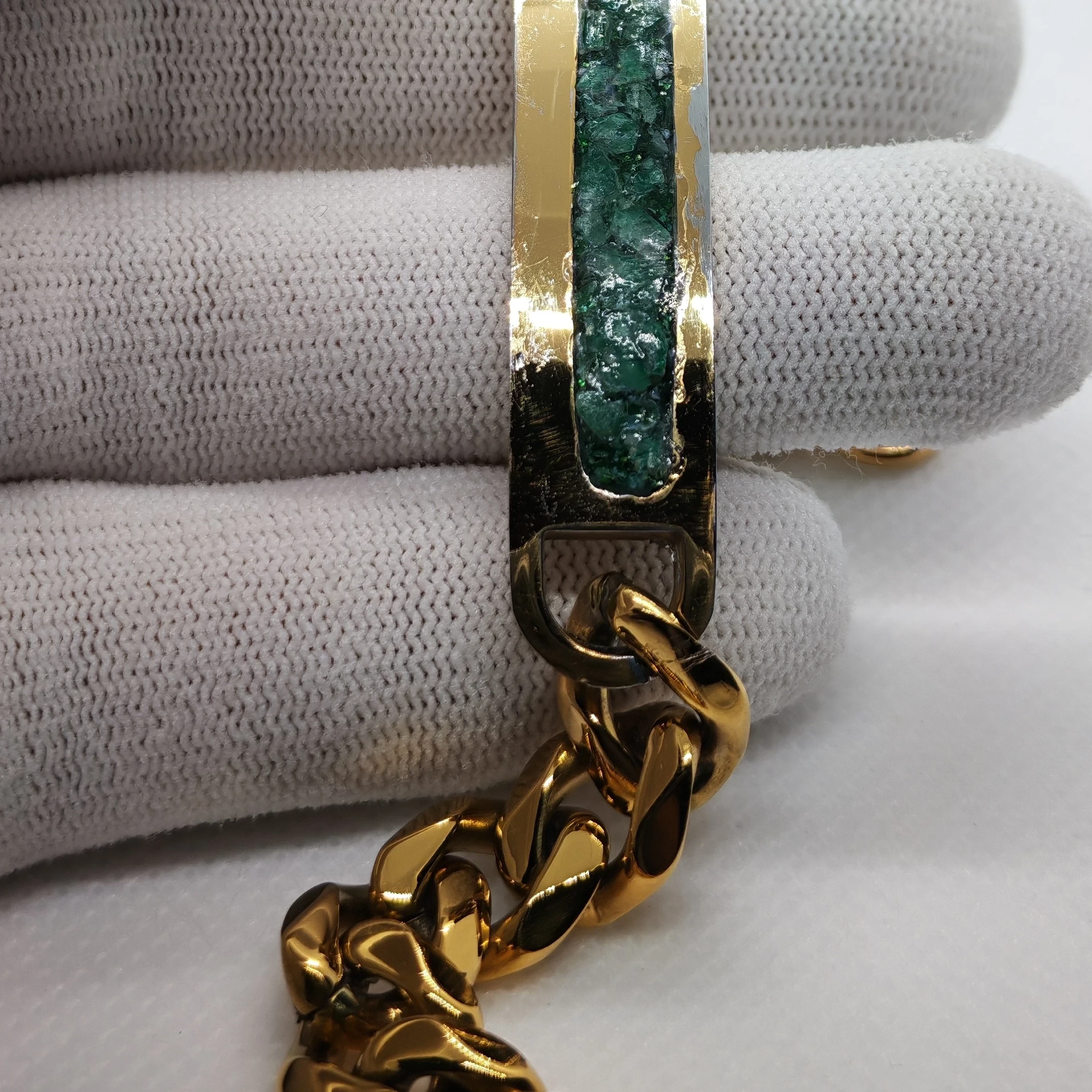 Pulsera de Acero Inoxidable dorado  con Alma de Esmeralda Natural 2