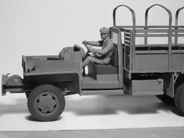 1/35 Studebaker US6 with WWII Soviet Drivers 3