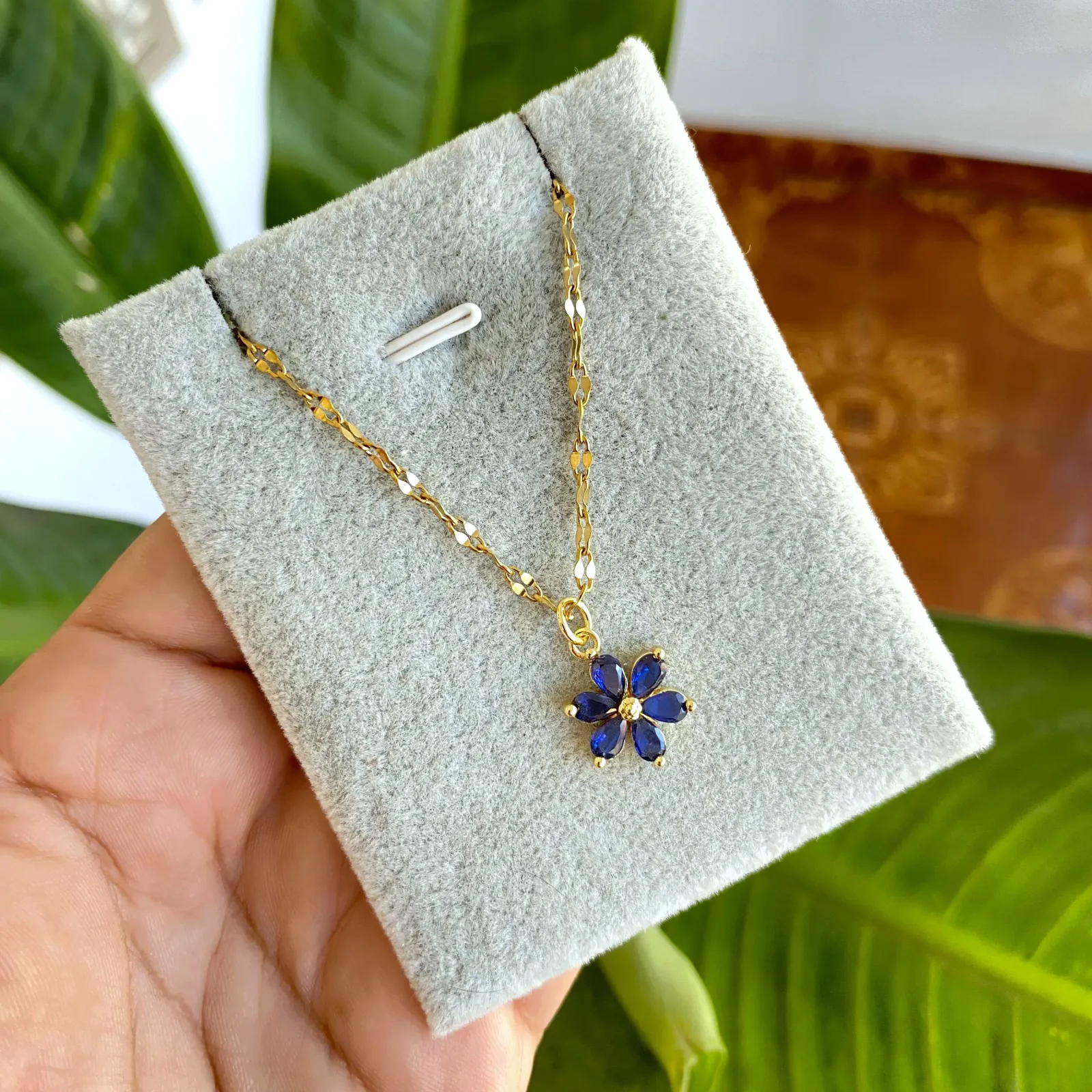 Cadena Y Dije En Acero Con Piedra Circon De Flor Azul Pequeña  2