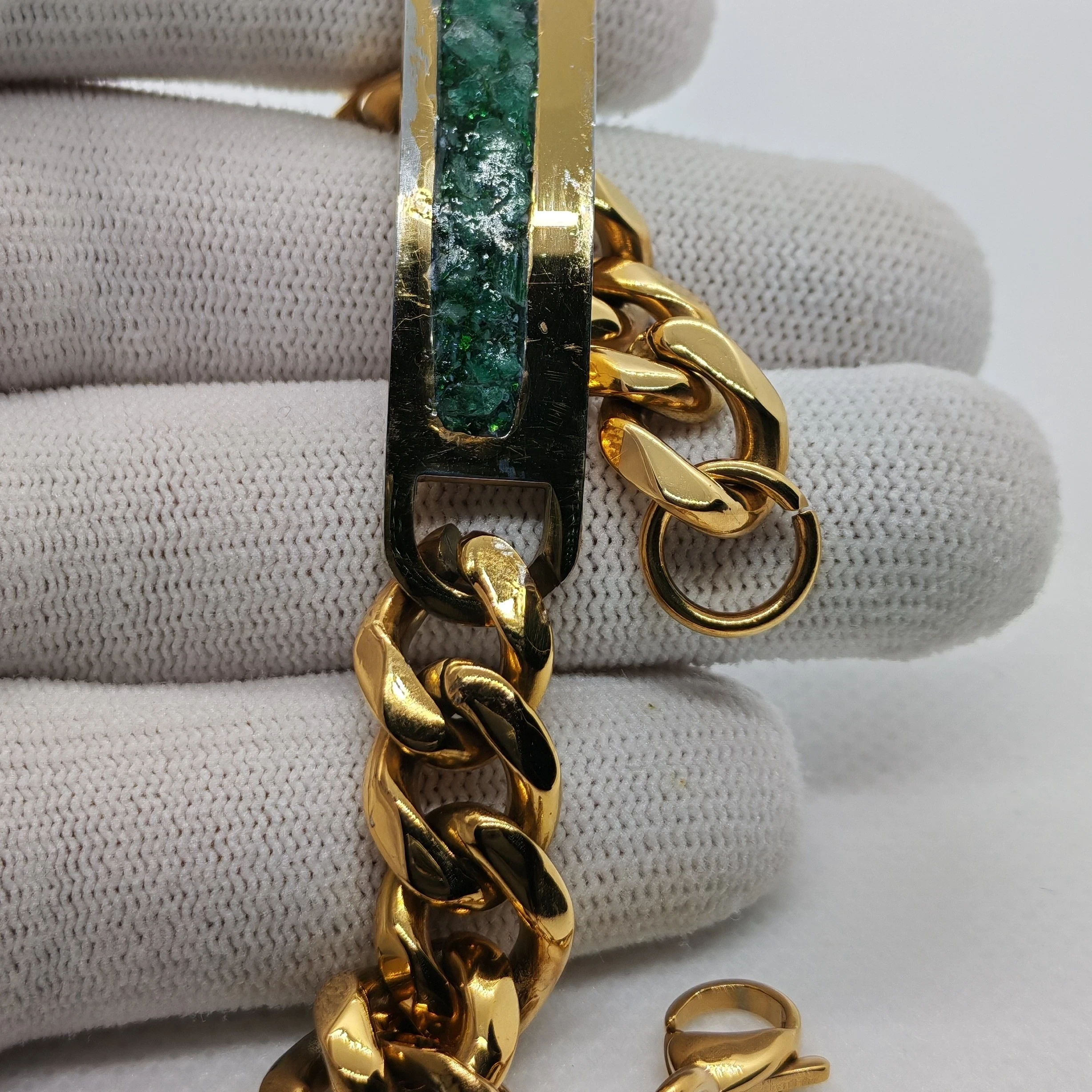 Pulsera de Acero Inoxidable dorado  con Alma de Esmeralda Natural 4