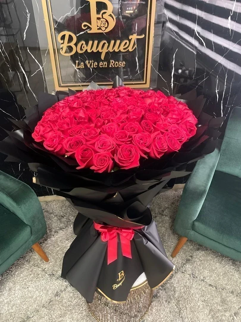 Ramillete de 100 rosas con base 2