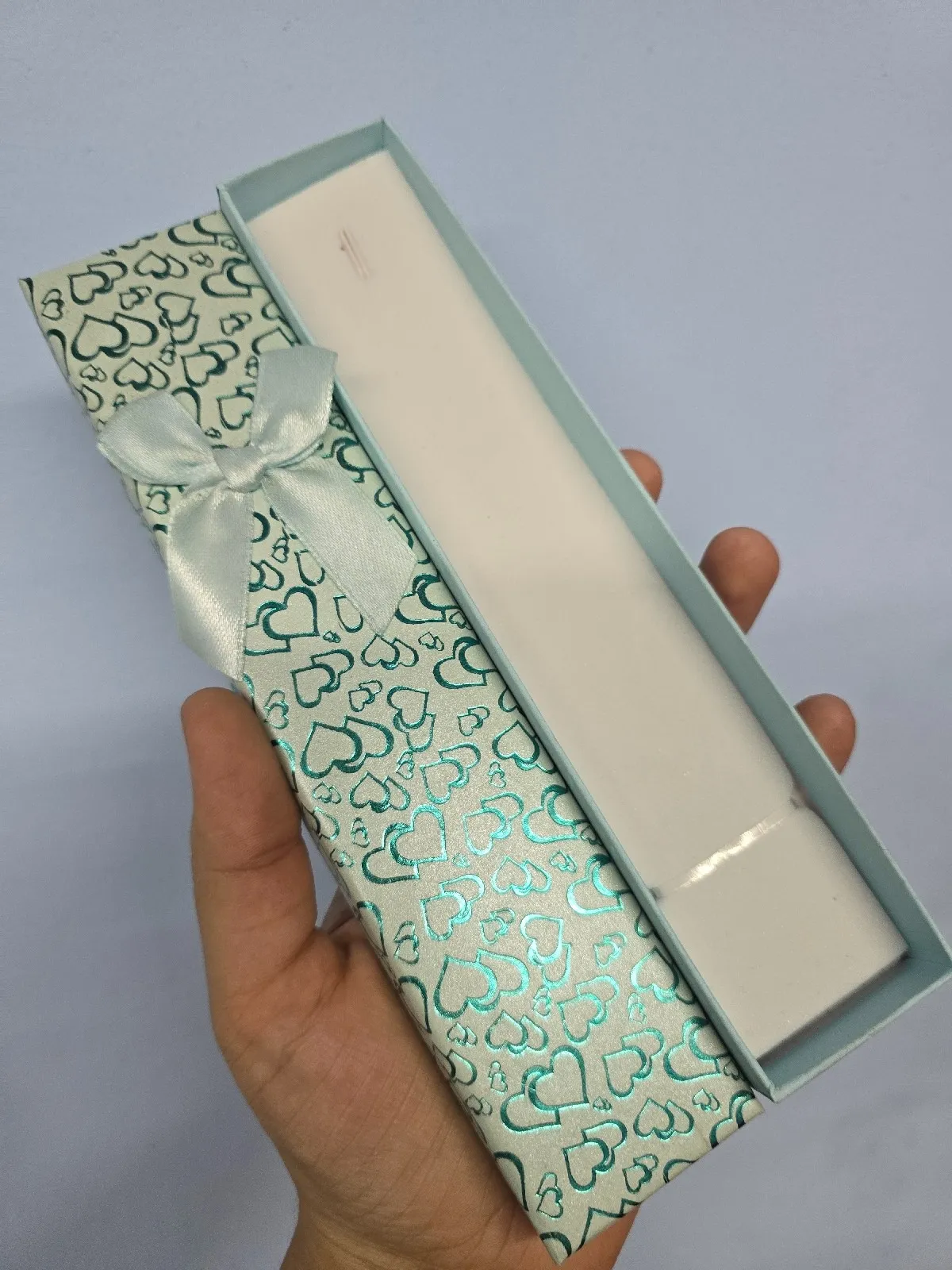 Caja para collar o pulseras celeste corazónes 