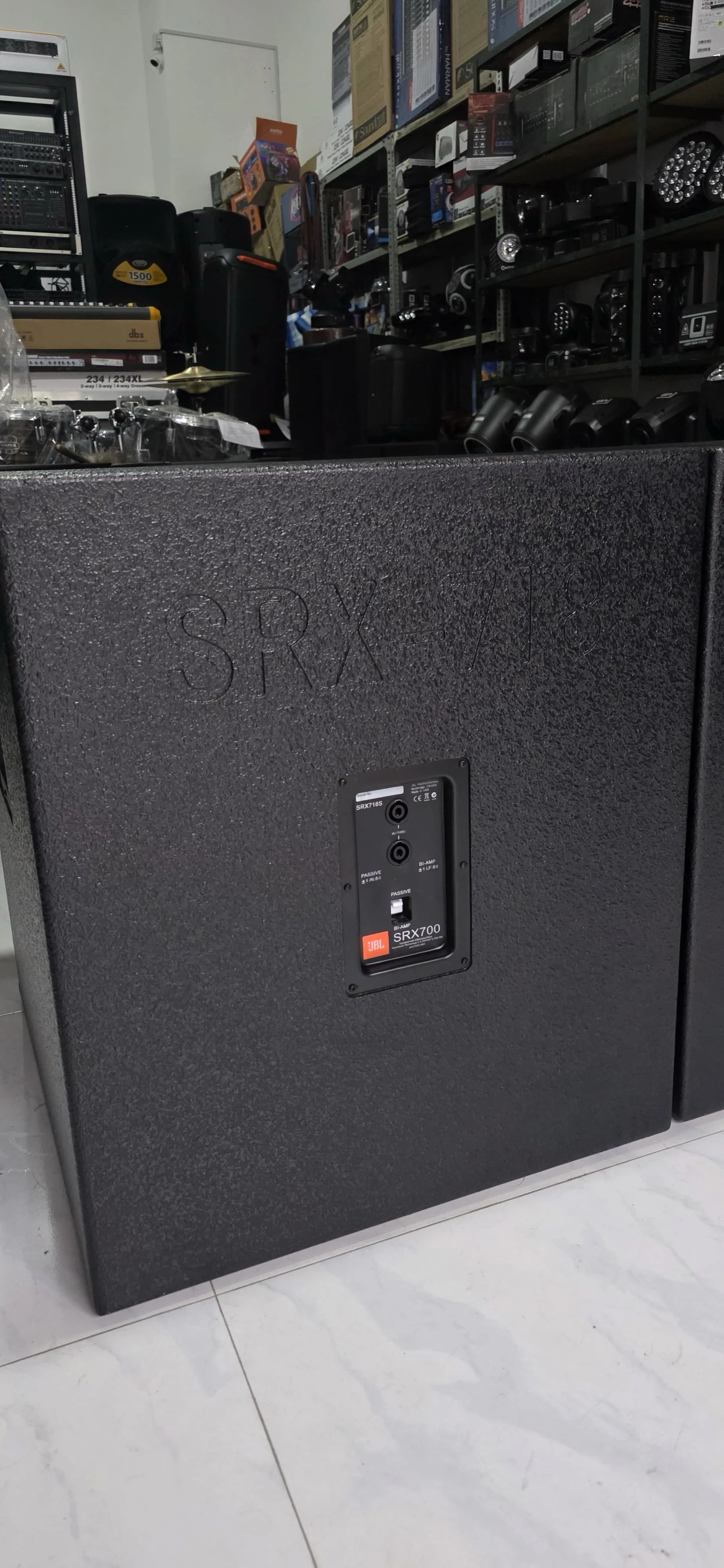 PASIVOS JBL SRX718S 3