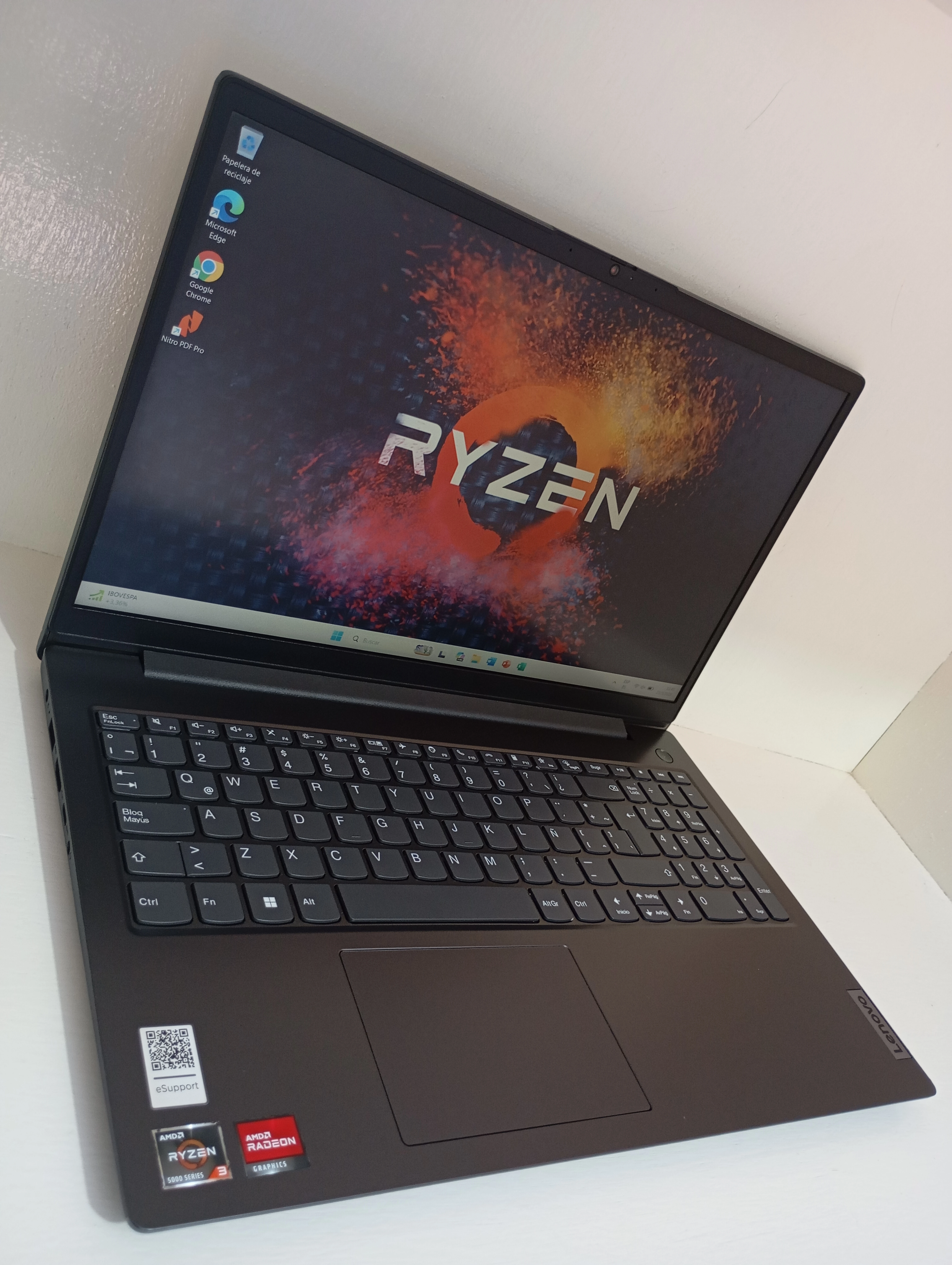 Lenovo Ryzen 3 Semi nuevo  2