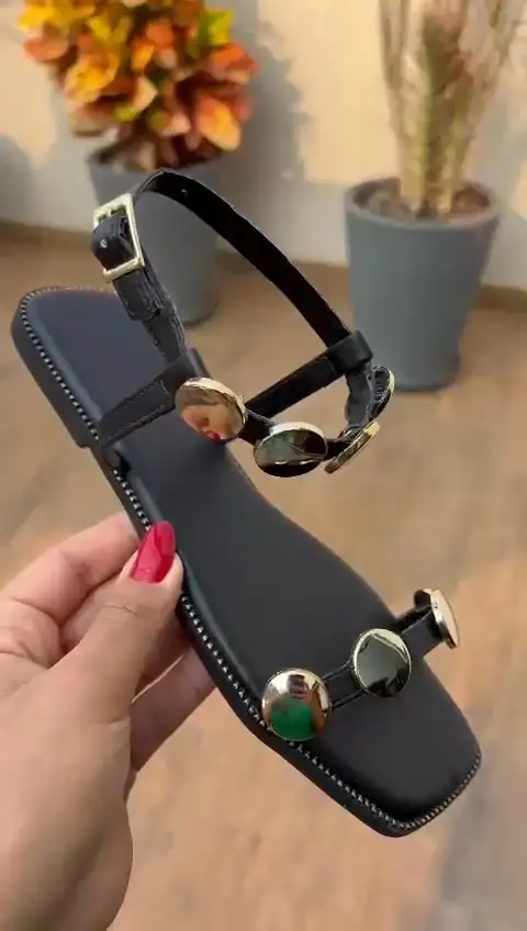 SANDÁLIA PRETO/ DOURADO  2