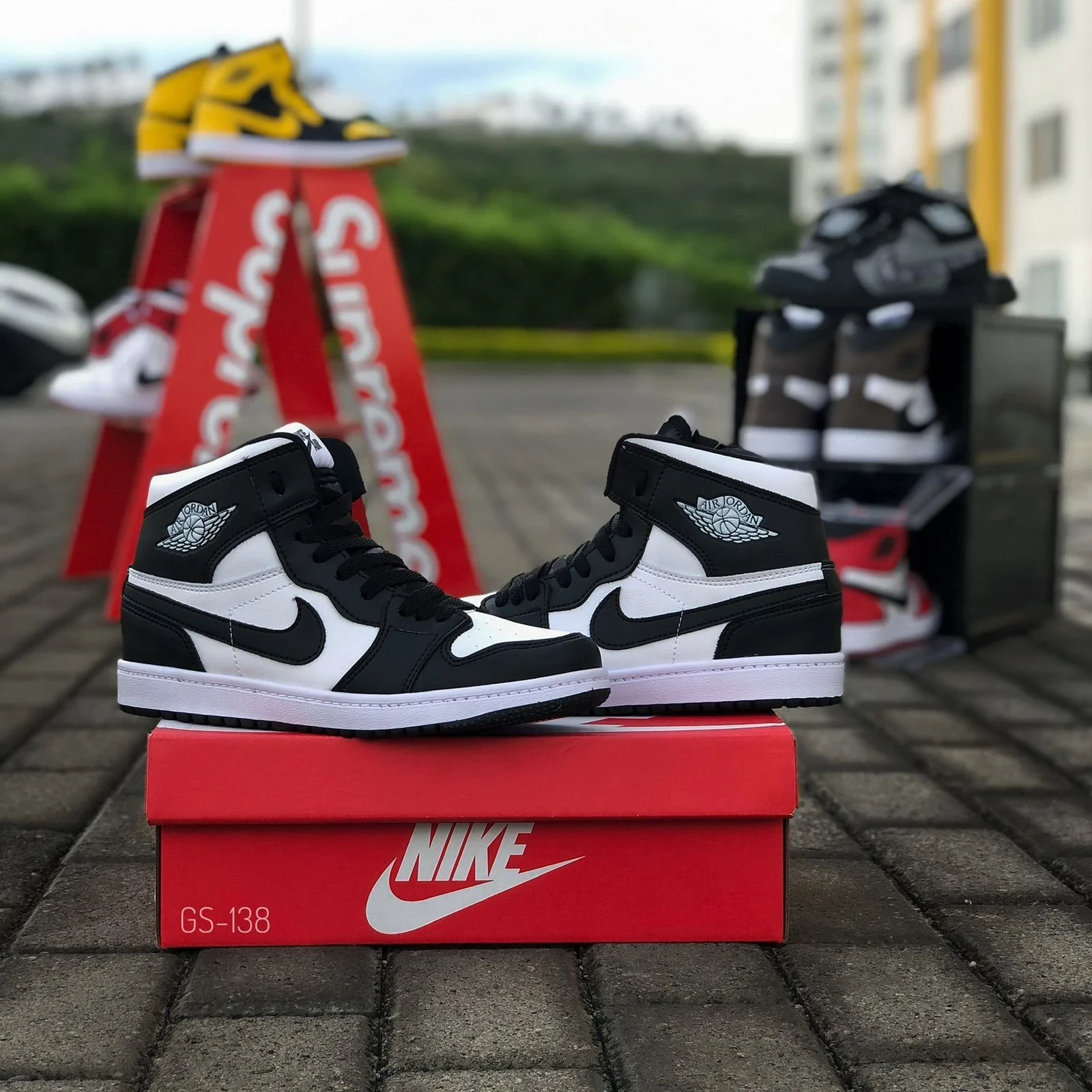 NIKE JORDAN 1 MID (REPLICA)