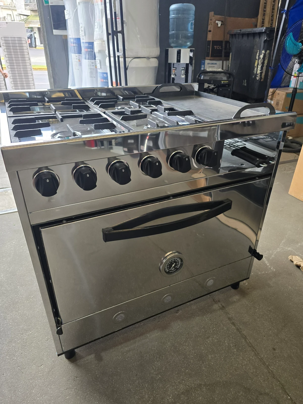 COCINA DELU 4 HORNALLAS C/PLANCHETA Y CARLITERO 86CM GAS ENVASADO 2