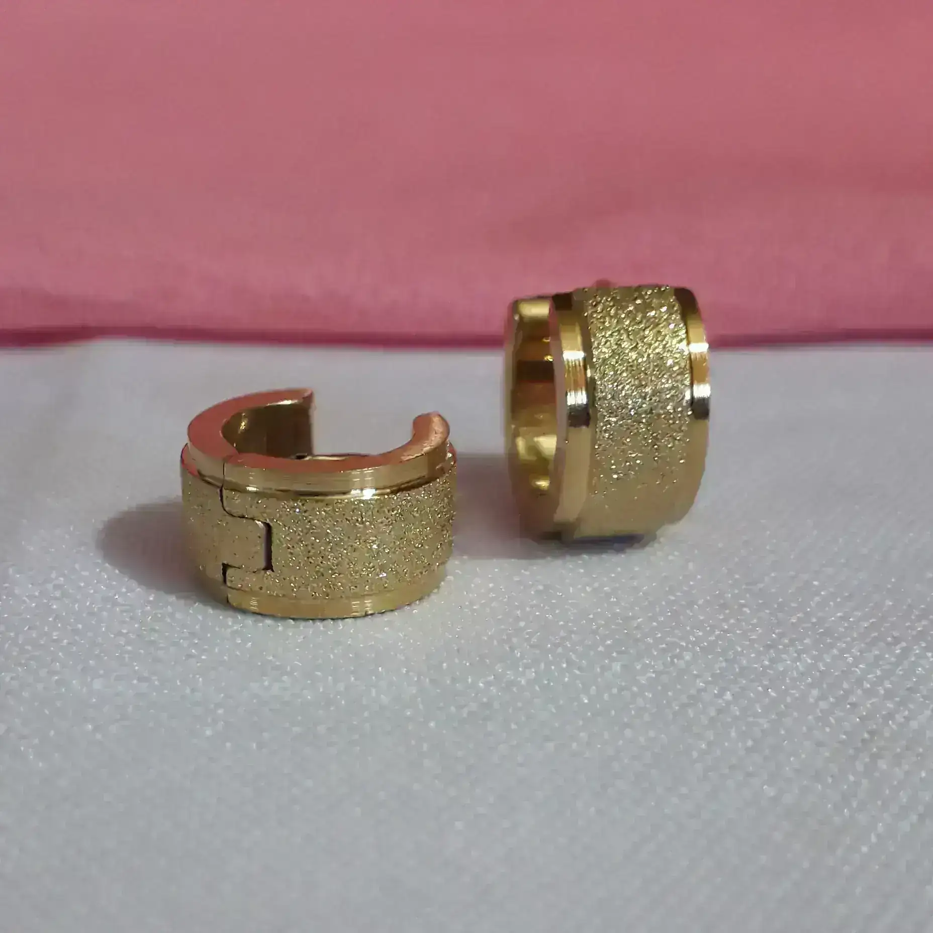Argollas de acero dorado de 18 mm