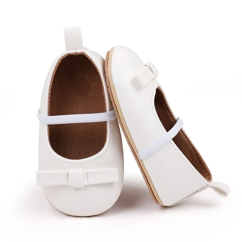 ZAPATITOS BLANCOS PARA BEBE  2
