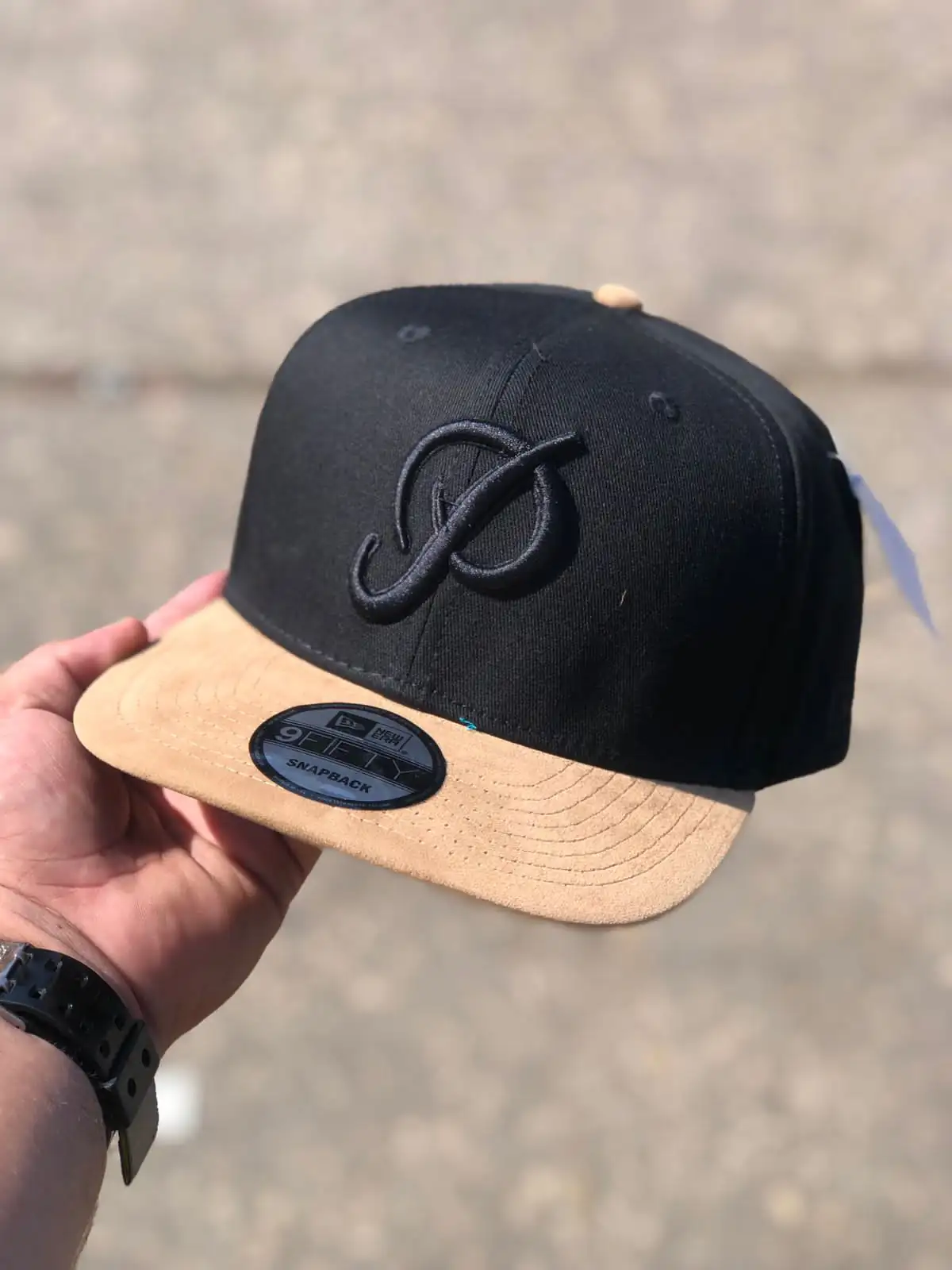 Caps