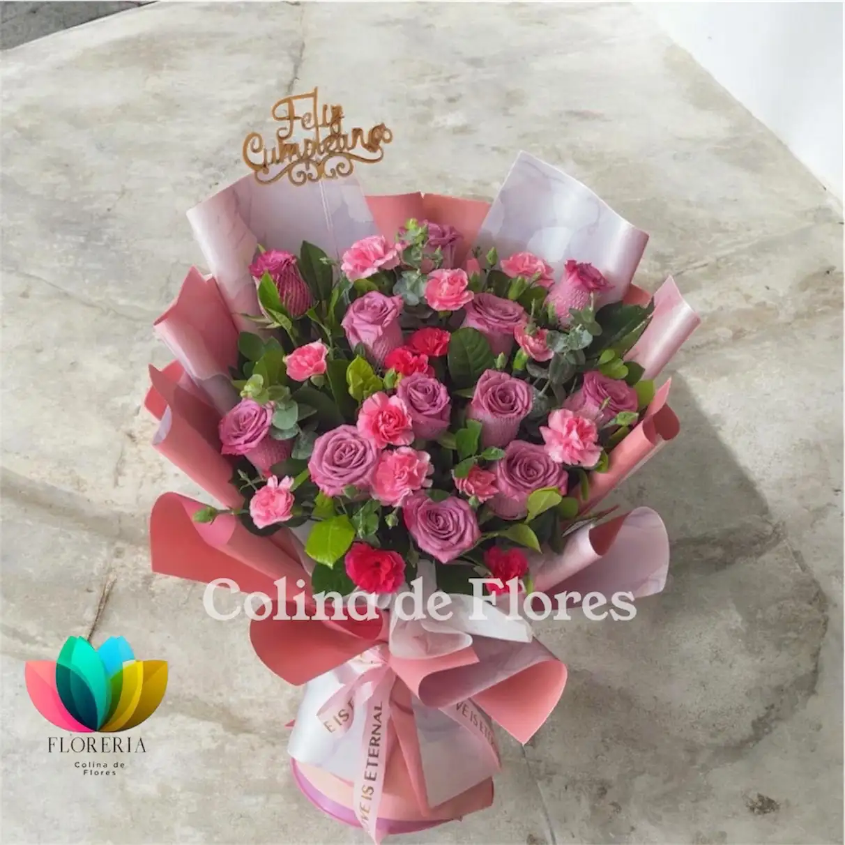 Buquet rosas lilas y claveles 
