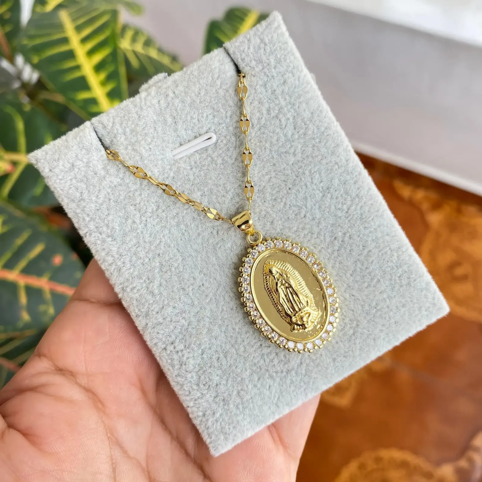 Cadena Y Dije En Acero Con Piedra Circon De Virgen De Guadalupe Blanca 2