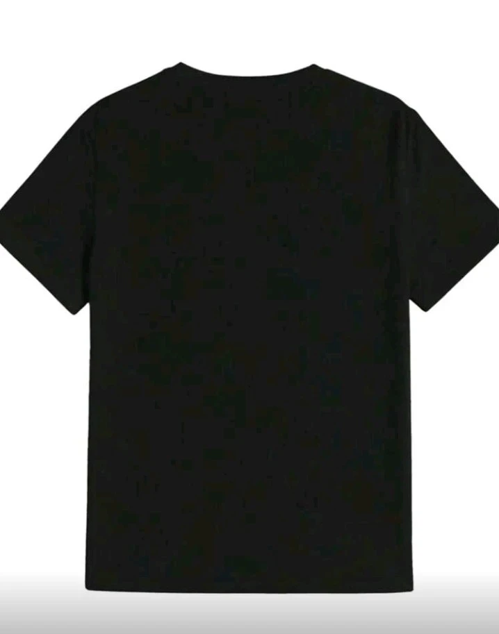 Camiseta Preta com Design 2