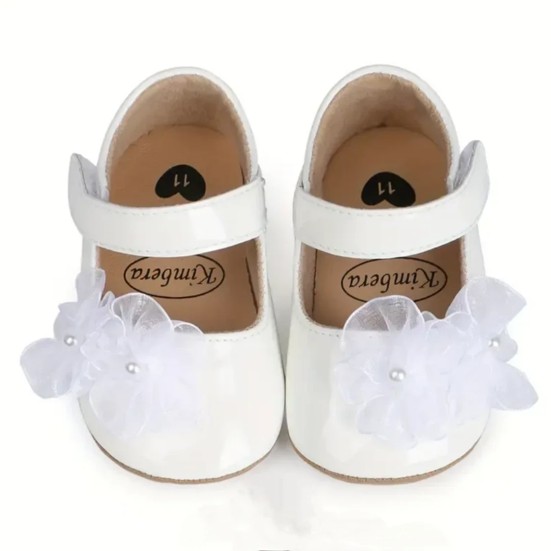 ZAPATITOS BLANCOS FLORES  2