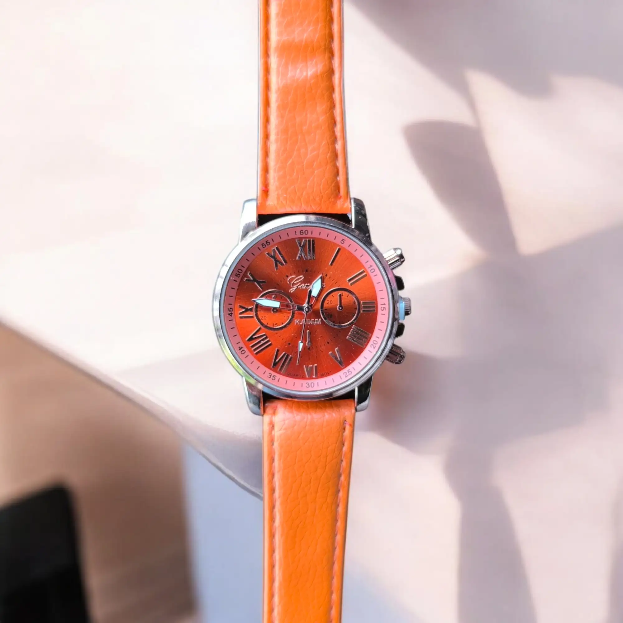 Reloj redondo naranja 3