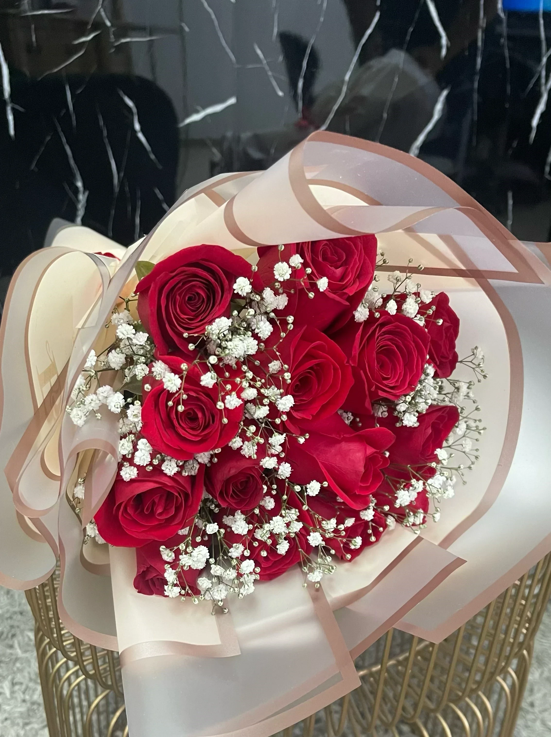 Ramillete pequeño de rosas y gipso 2