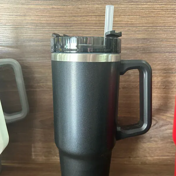 Vasos térmicos y botellas