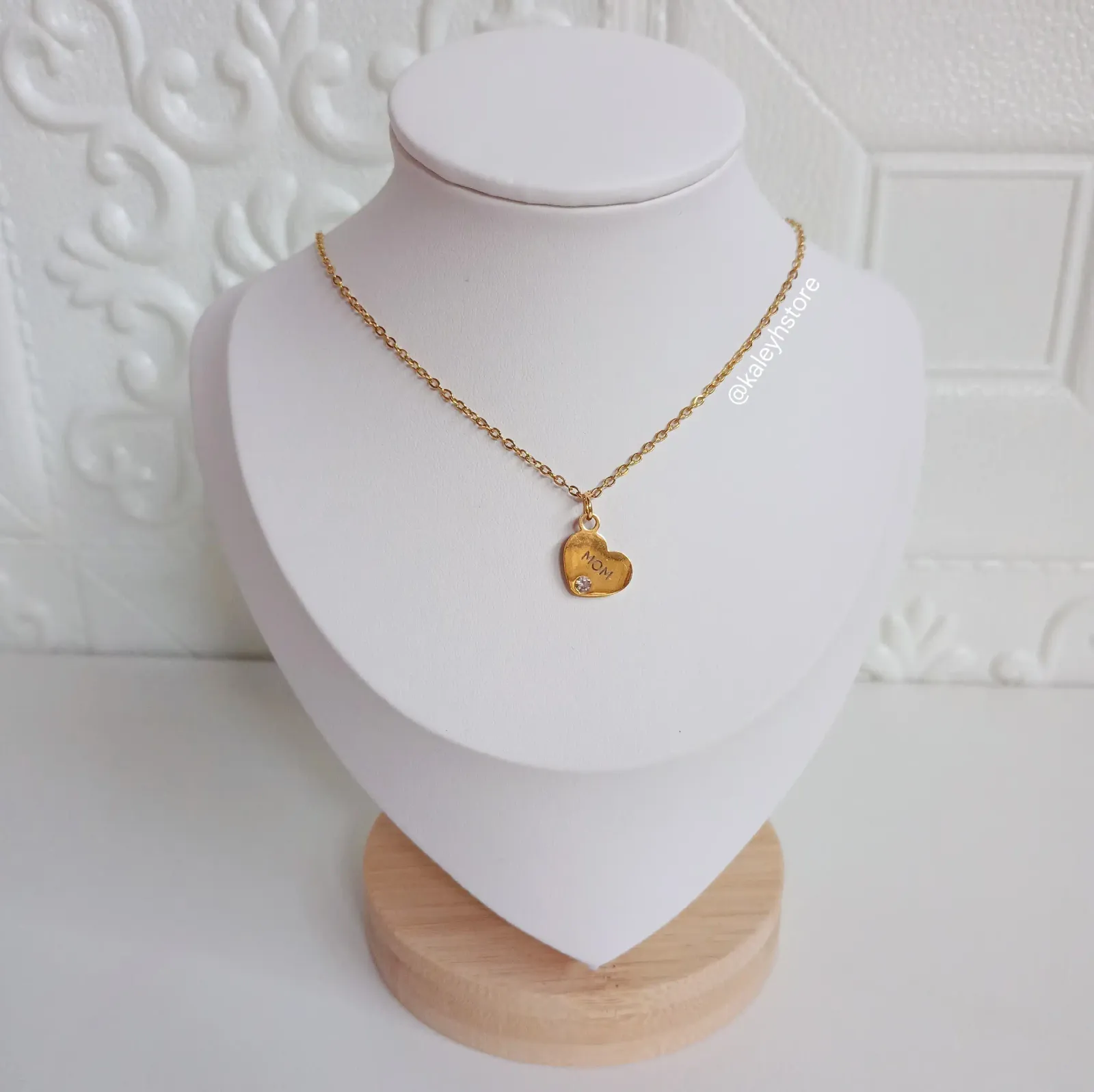 Collar Mom 