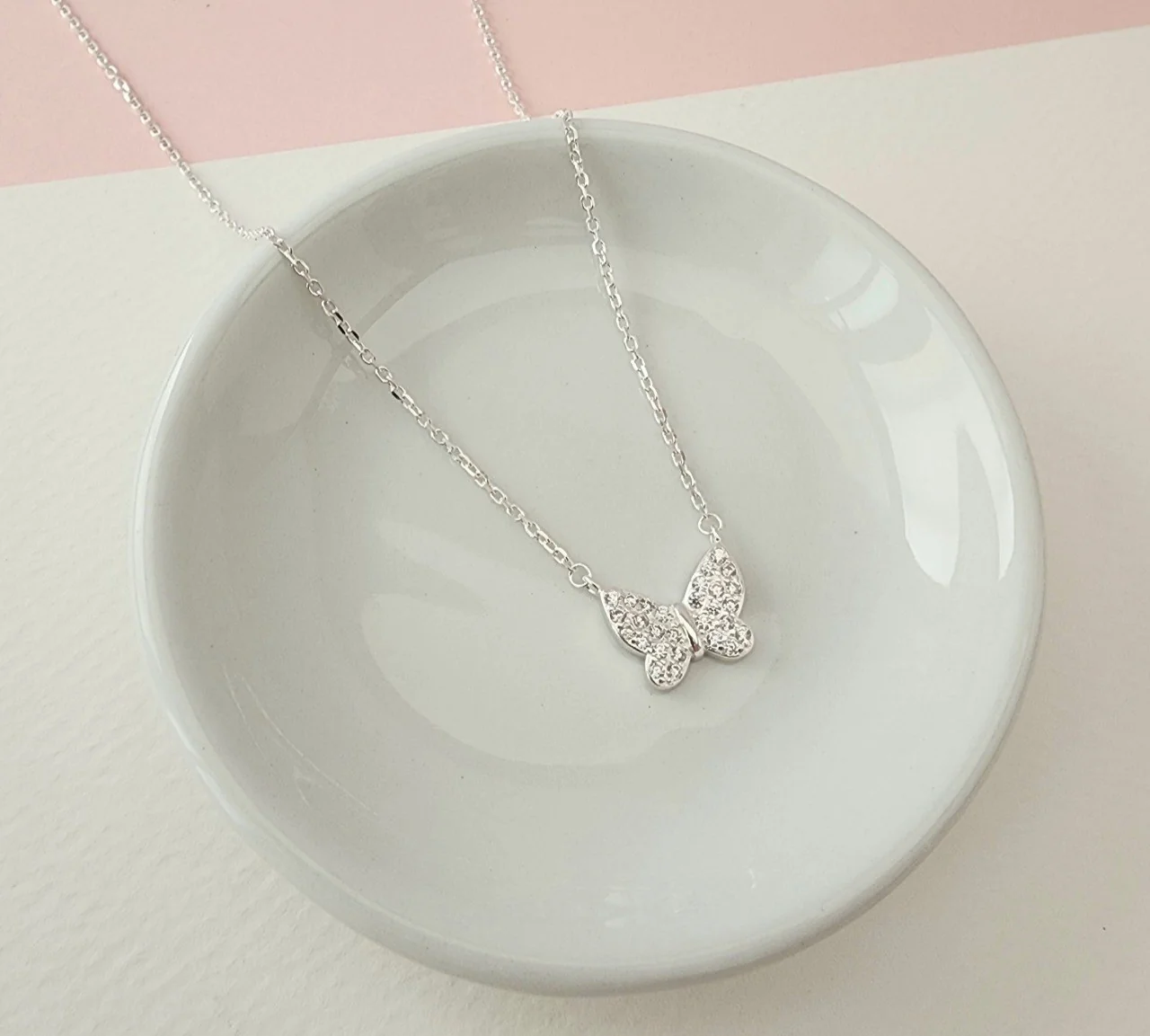Collar de mariposa 